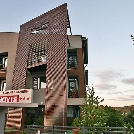 Pensiunea Novis Hotel Iasi Exterior photo